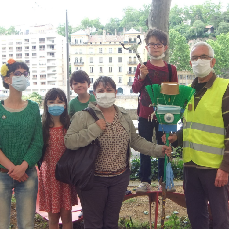 Protection de la biodiversité par des enfants et des élus et élues écologistes.