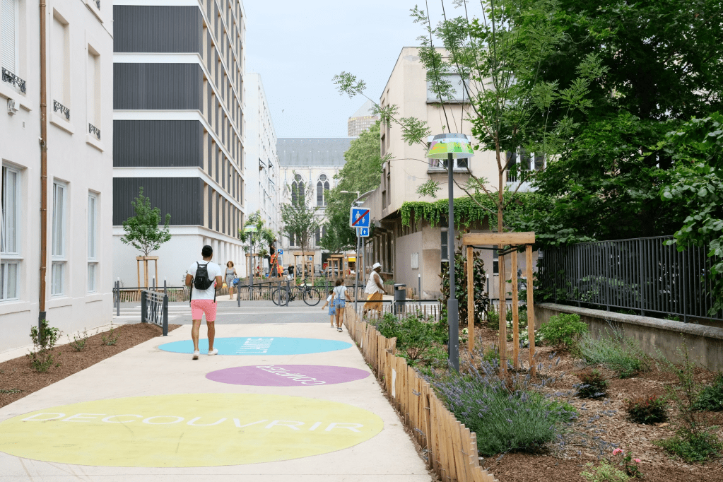 Une rue des enfants végétalisée à Lyon