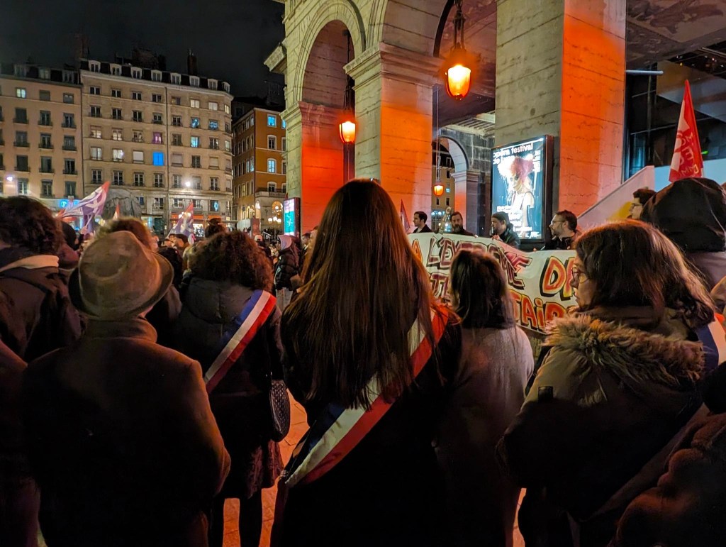 Nos élues et élus présents à un rassemblement 
contre l'extrême-droite devant l'Hôtel de Ville